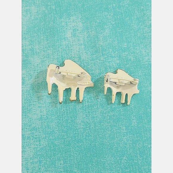 🔥$5/$25 Vintage Enamel Grand Piano Brooches - Picture 3 of 4
